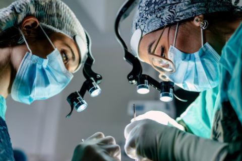Specialists performing mesothelioma surgery
