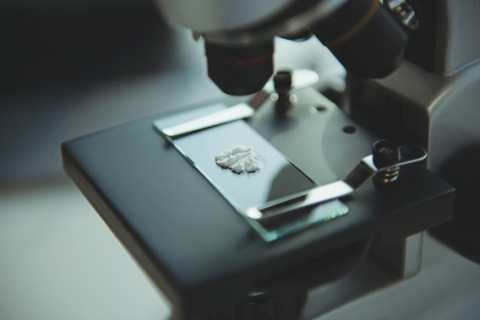 Laboratory microscope with talc